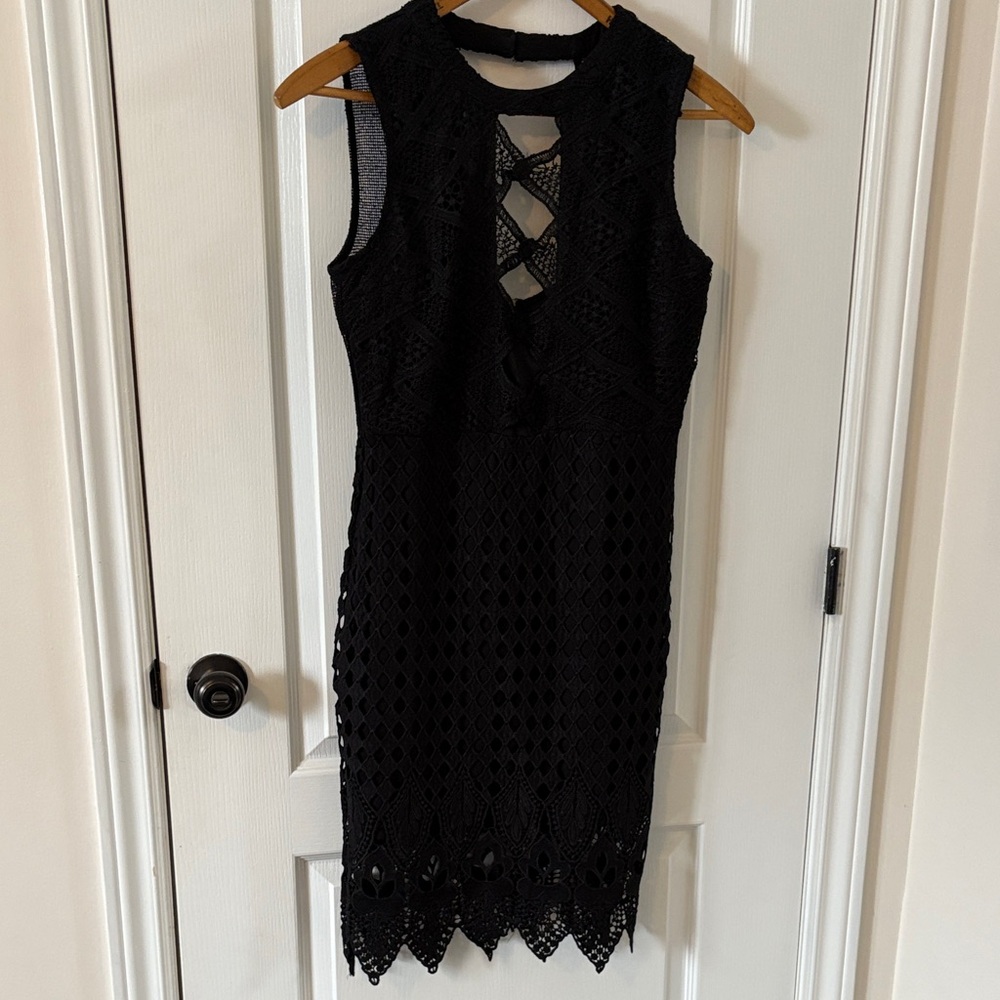 Soieblu Black Sleeveless Lace Midi Dress